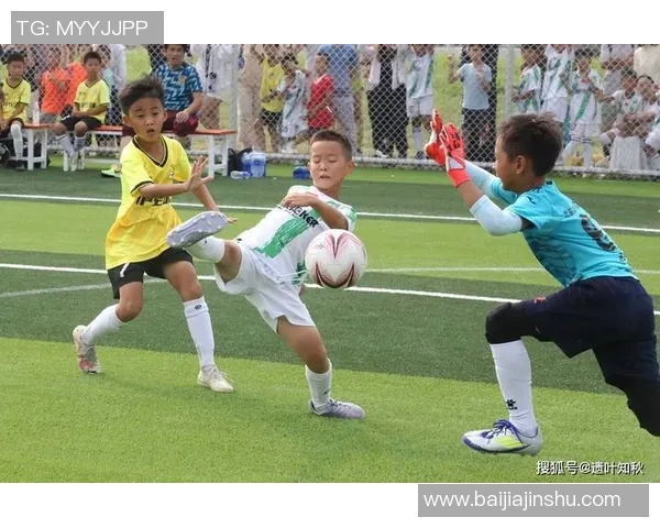 新生代足球球星横空出世引爆绿茵赛场掀起青春风暴